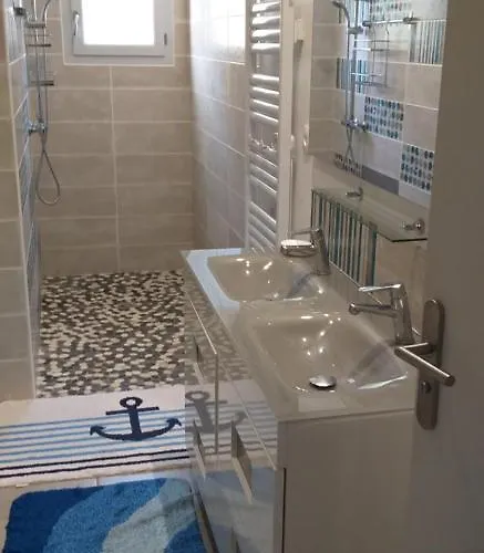 Проживание в семье Chez Reinette *