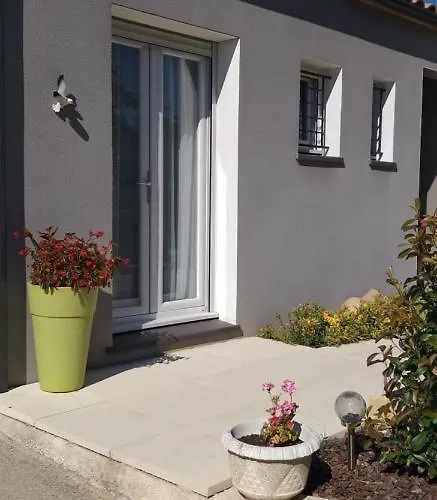 Проживание в семье Chez Reinette